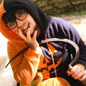 Meet your Posher, Killian